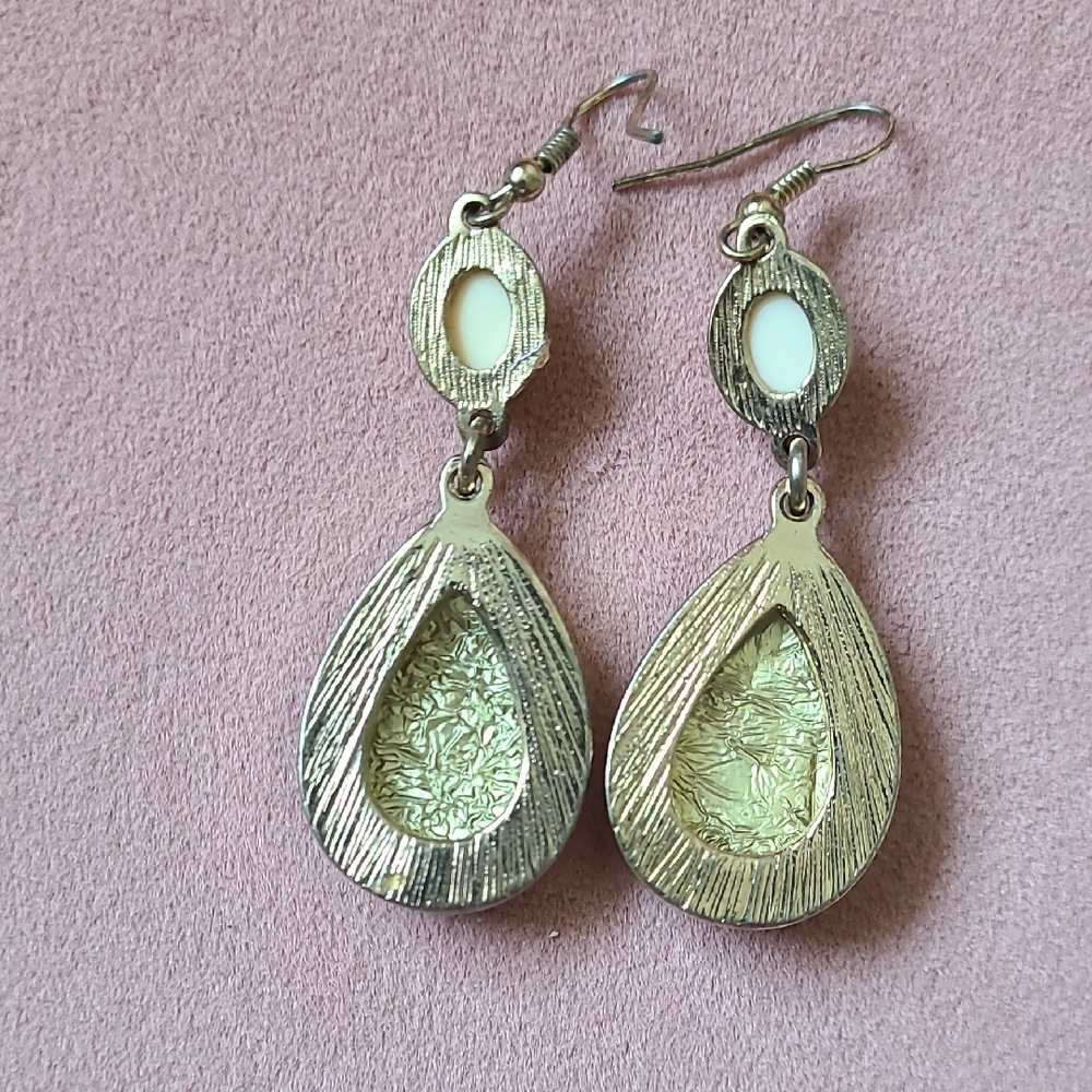 Elegant Gold And Cream Drop Earrings Set - Picture 8 of 12